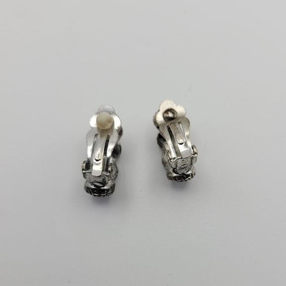 Vintage Deep Purple and Silver Tone Half Hook Clip On Earrings - Picture 7 of 8